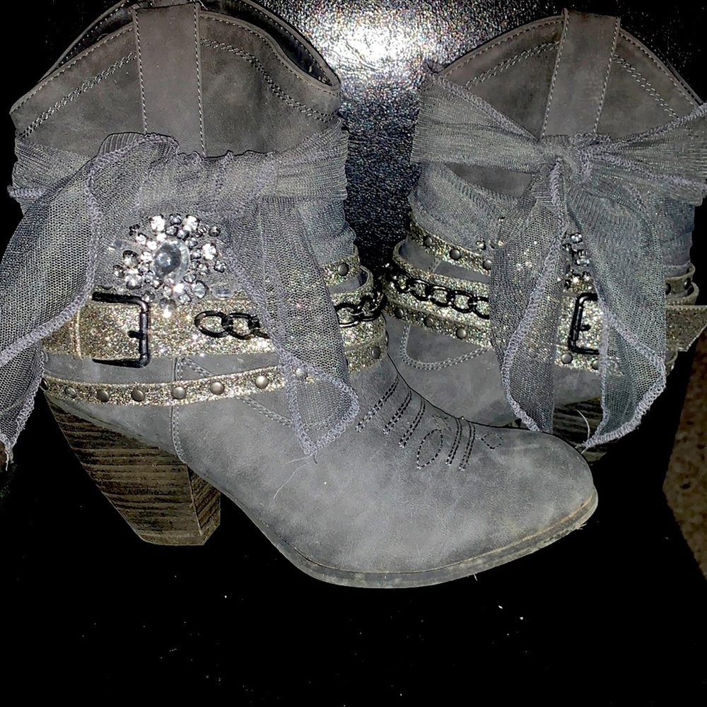 Short Boot With Bow - image 1